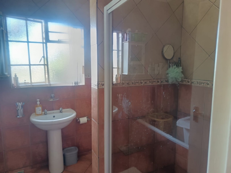 2 Bedroom Property for Sale in Rhodesdene Northern Cape